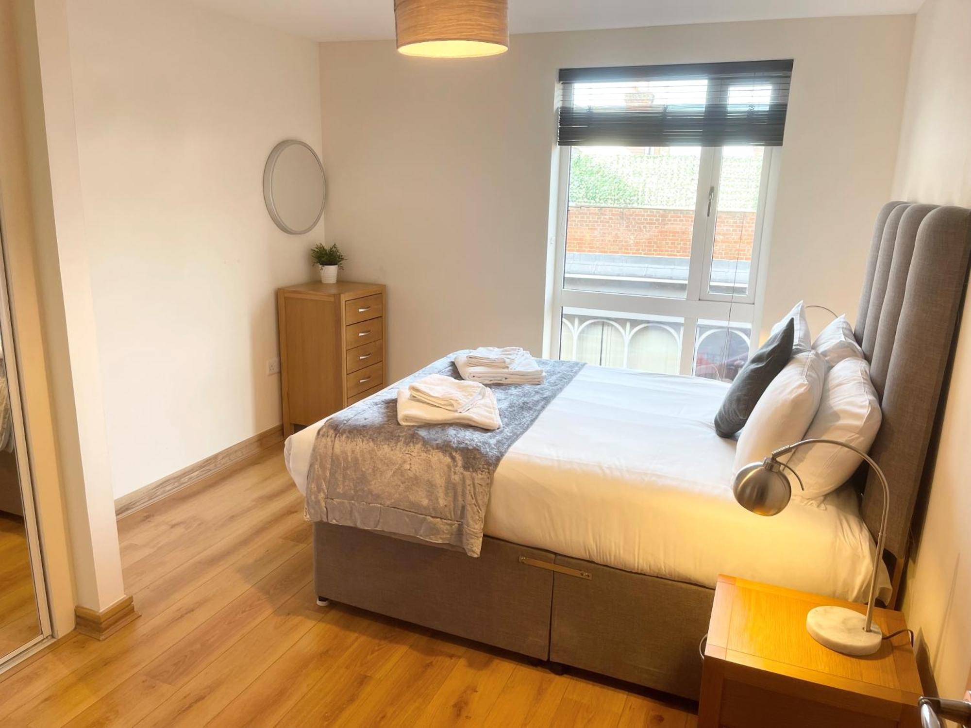 Blue Sky Apartments@Guildford Town Centre Экстерьер фото