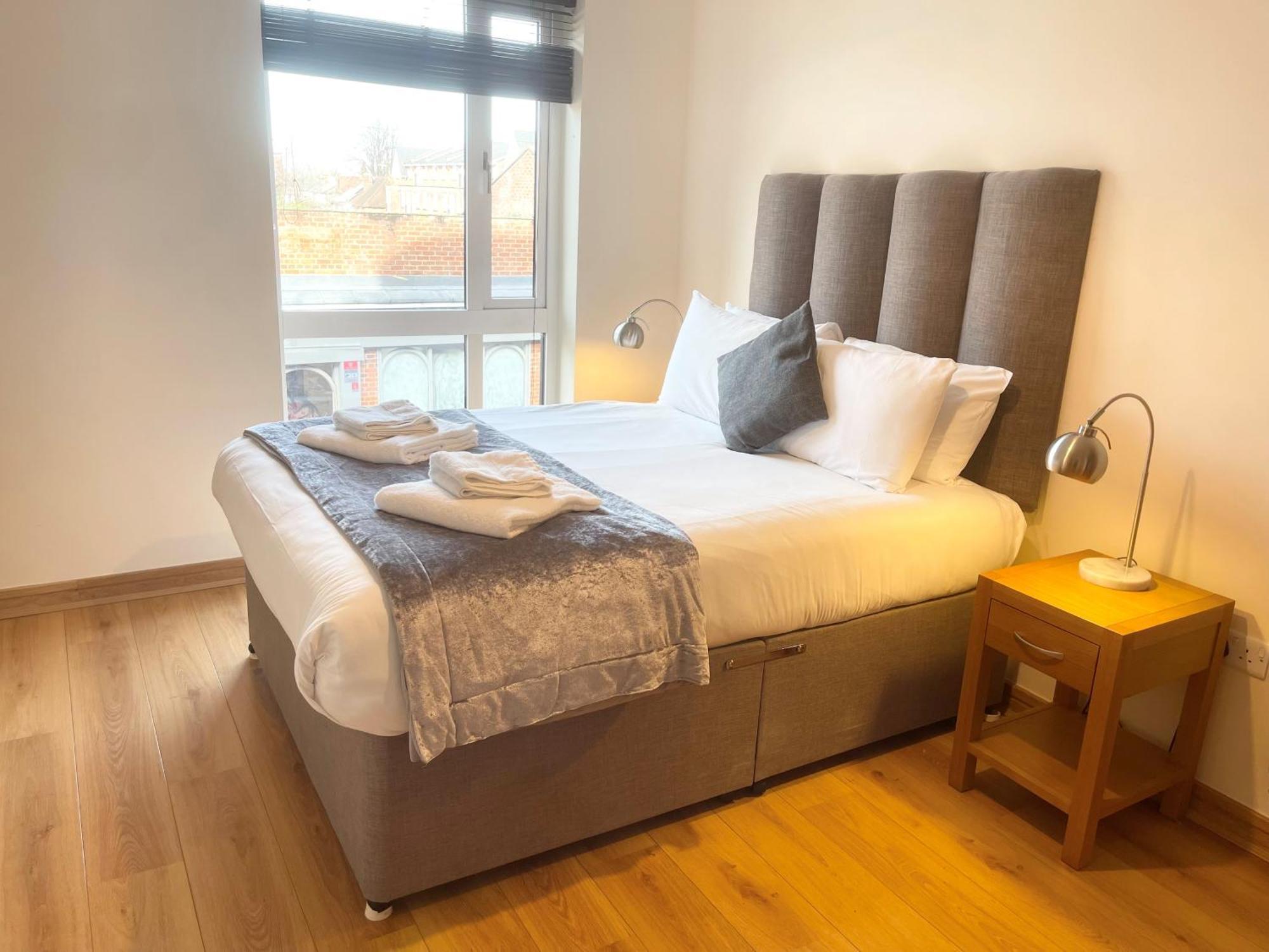 Blue Sky Apartments@Guildford Town Centre Экстерьер фото