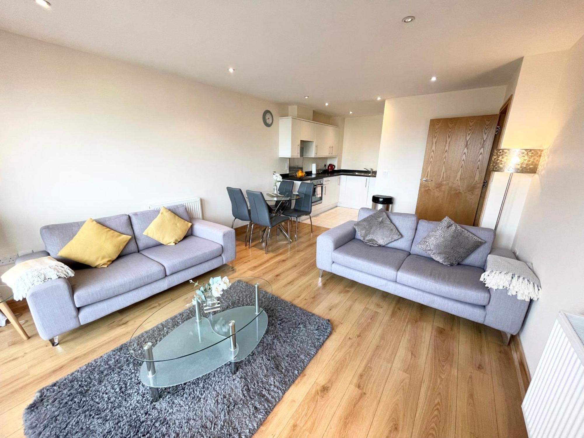 Blue Sky Apartments@Guildford Town Centre Экстерьер фото