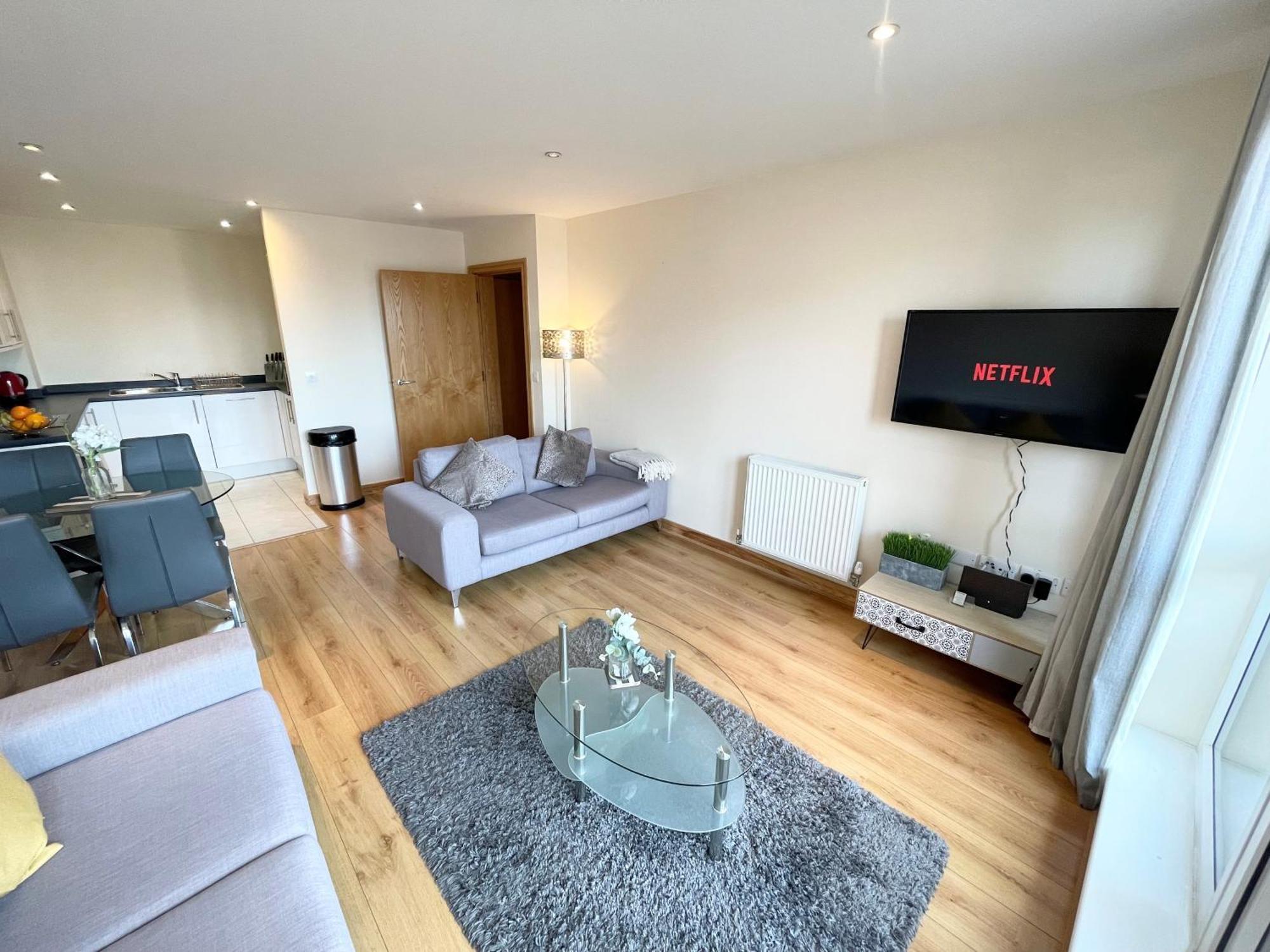 Blue Sky Apartments@Guildford Town Centre Экстерьер фото