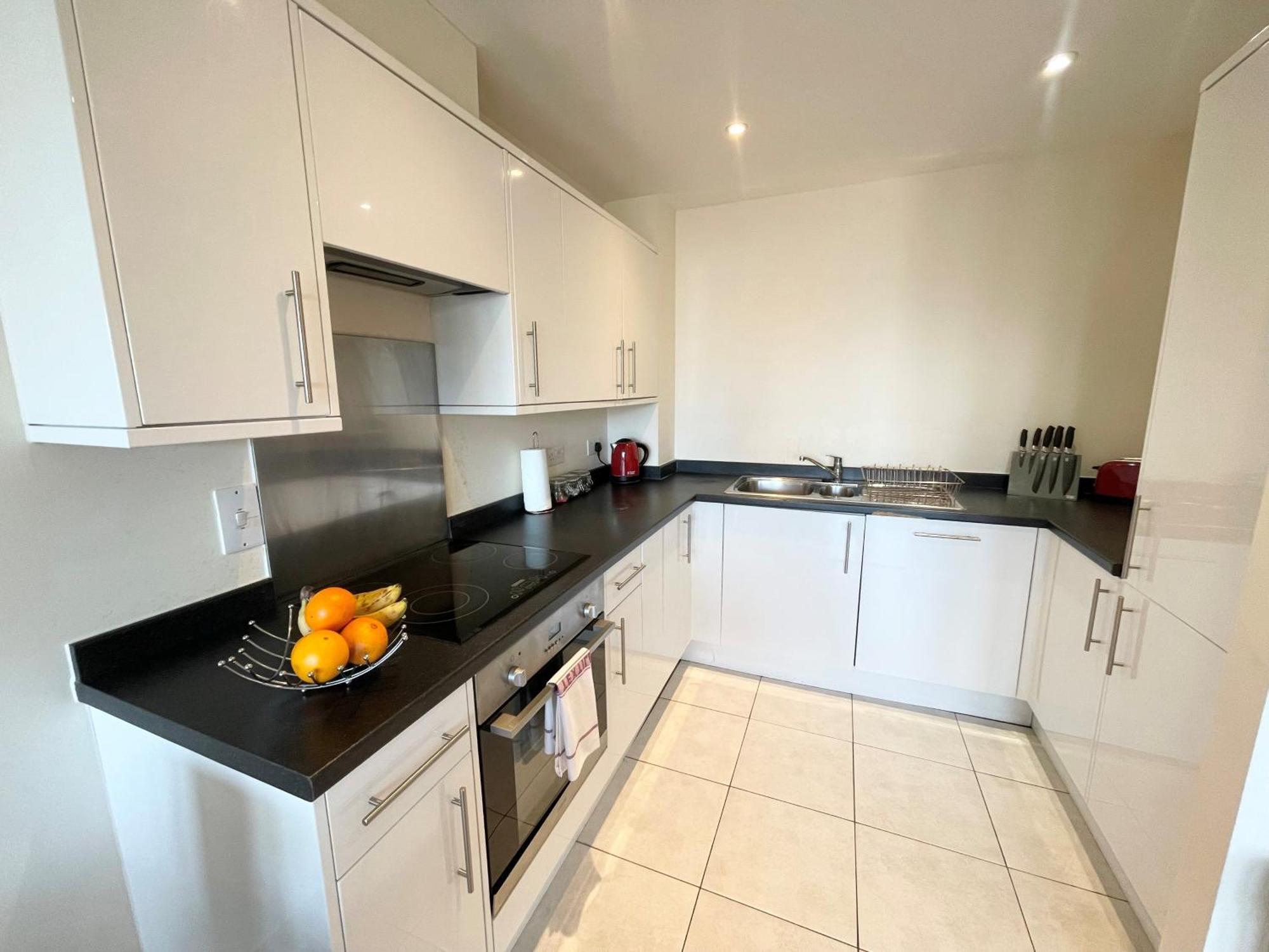 Blue Sky Apartments@Guildford Town Centre Экстерьер фото