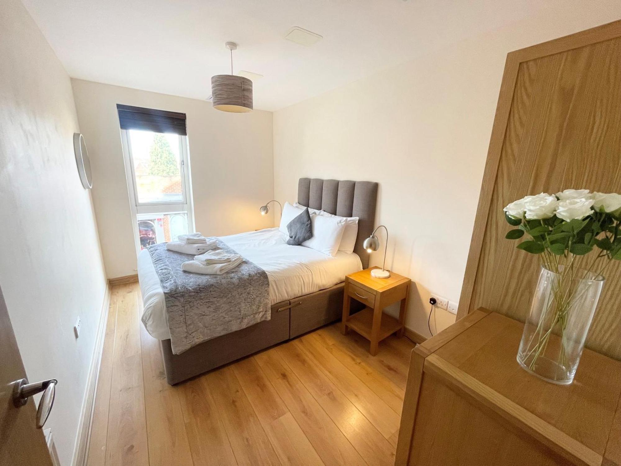 Blue Sky Apartments@Guildford Town Centre Экстерьер фото