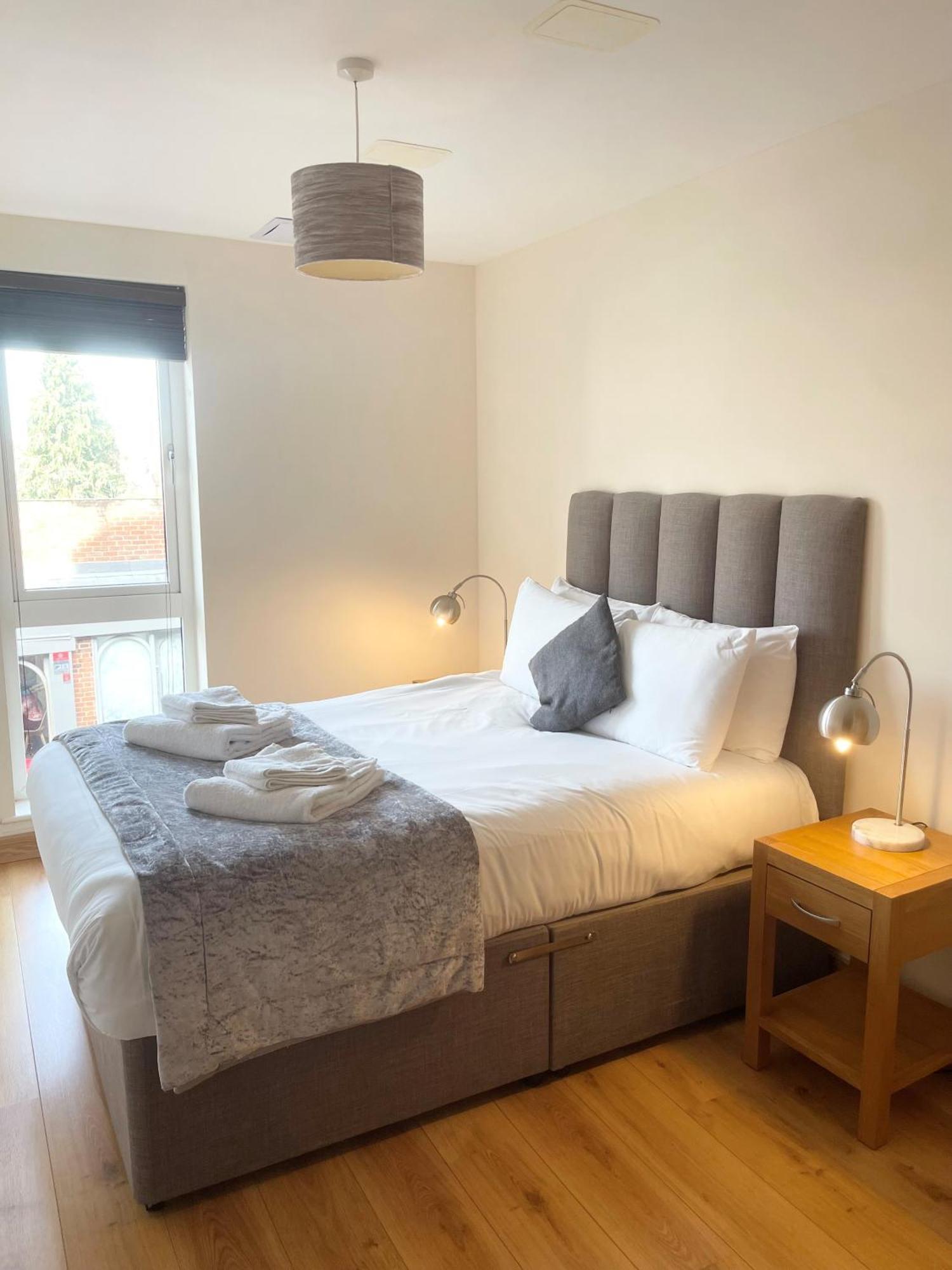 Blue Sky Apartments@Guildford Town Centre Экстерьер фото