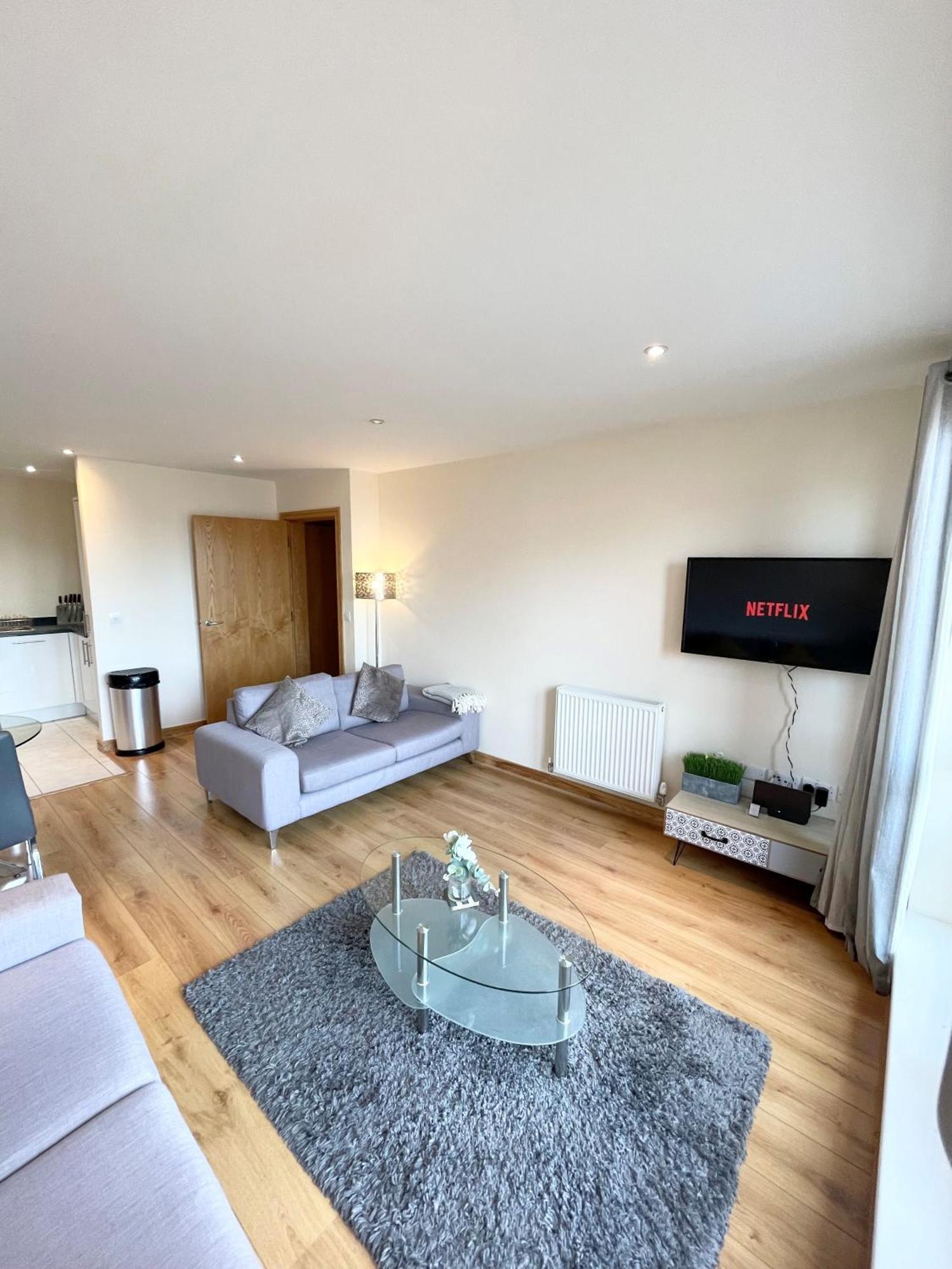 Blue Sky Apartments@Guildford Town Centre Экстерьер фото