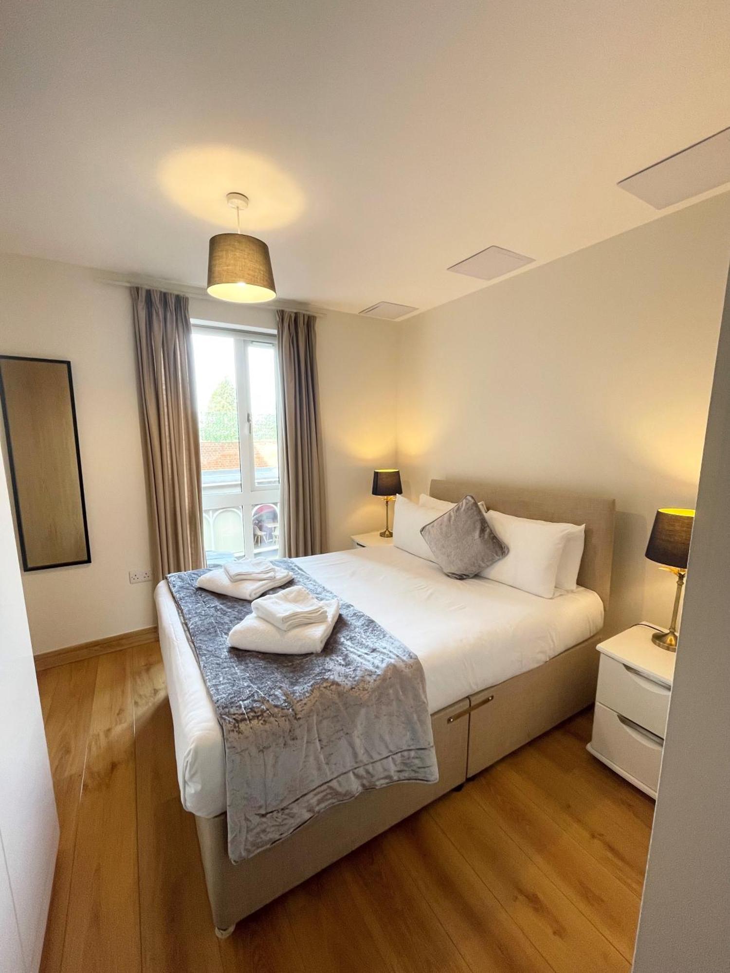 Blue Sky Apartments@Guildford Town Centre Экстерьер фото