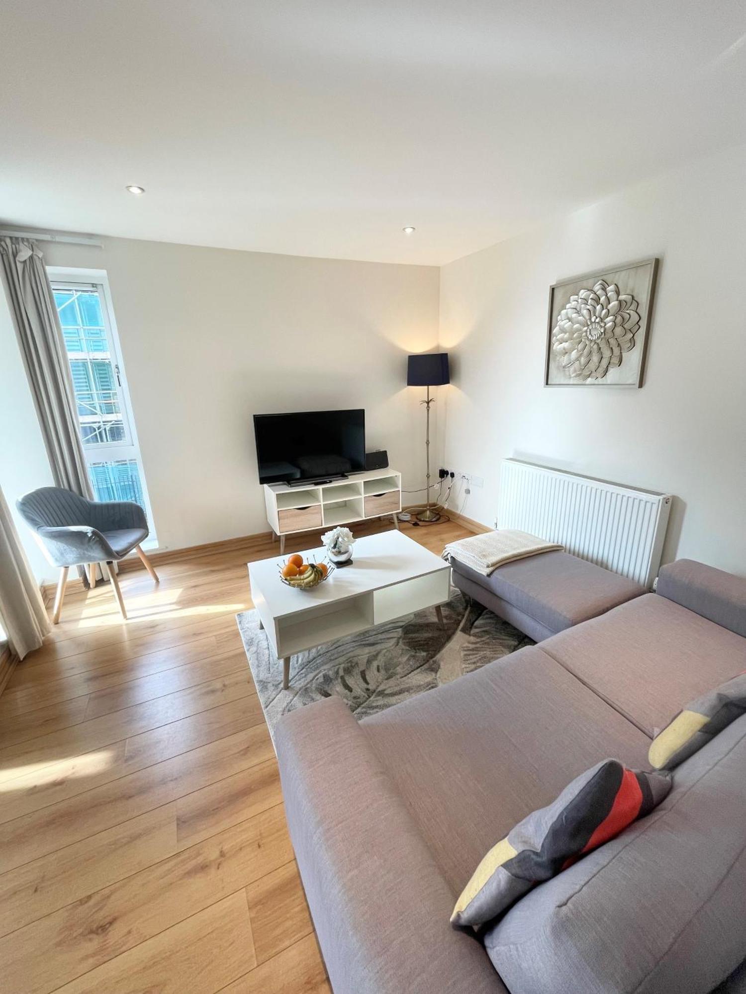 Blue Sky Apartments@Guildford Town Centre Экстерьер фото