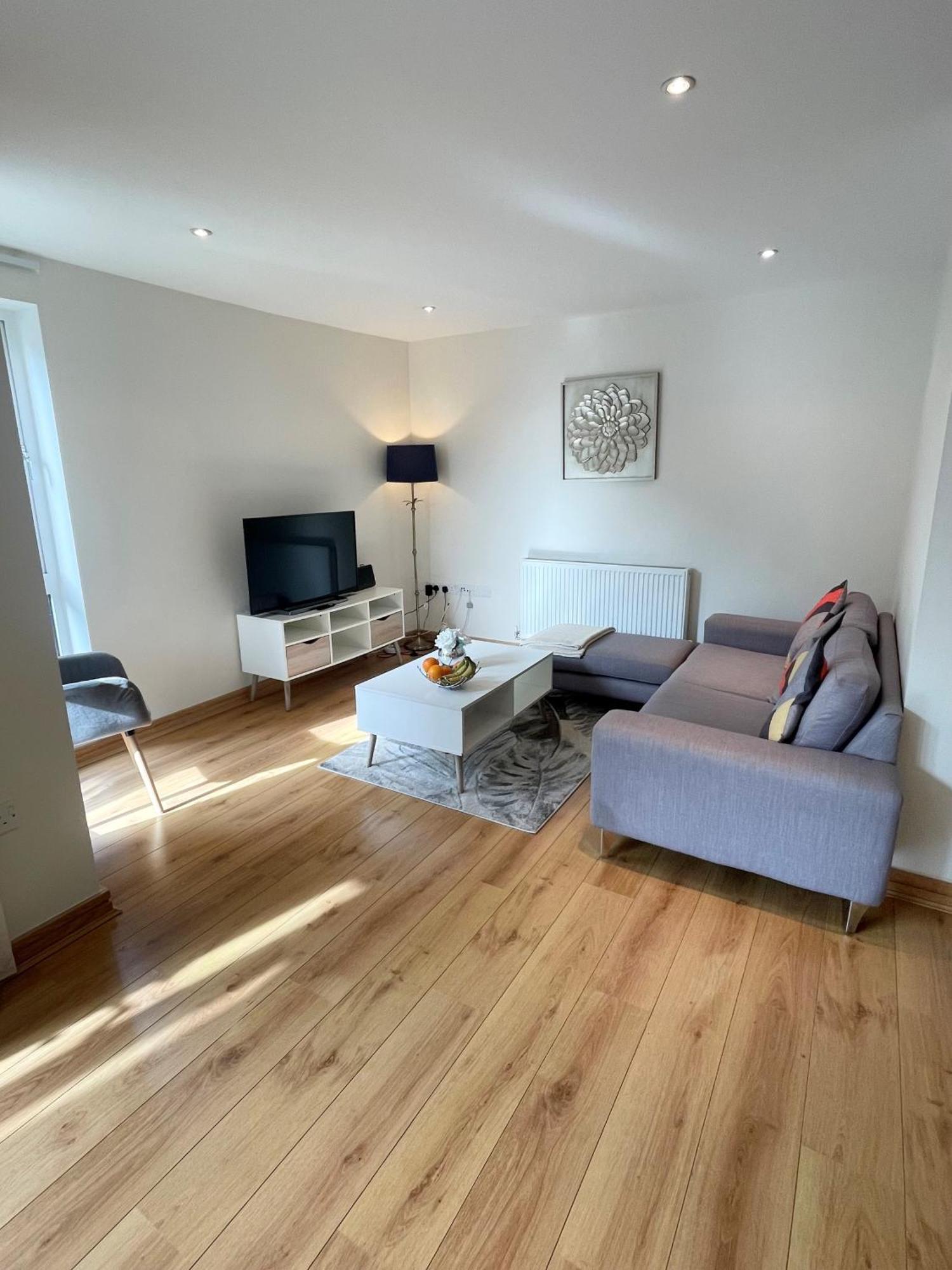 Blue Sky Apartments@Guildford Town Centre Экстерьер фото