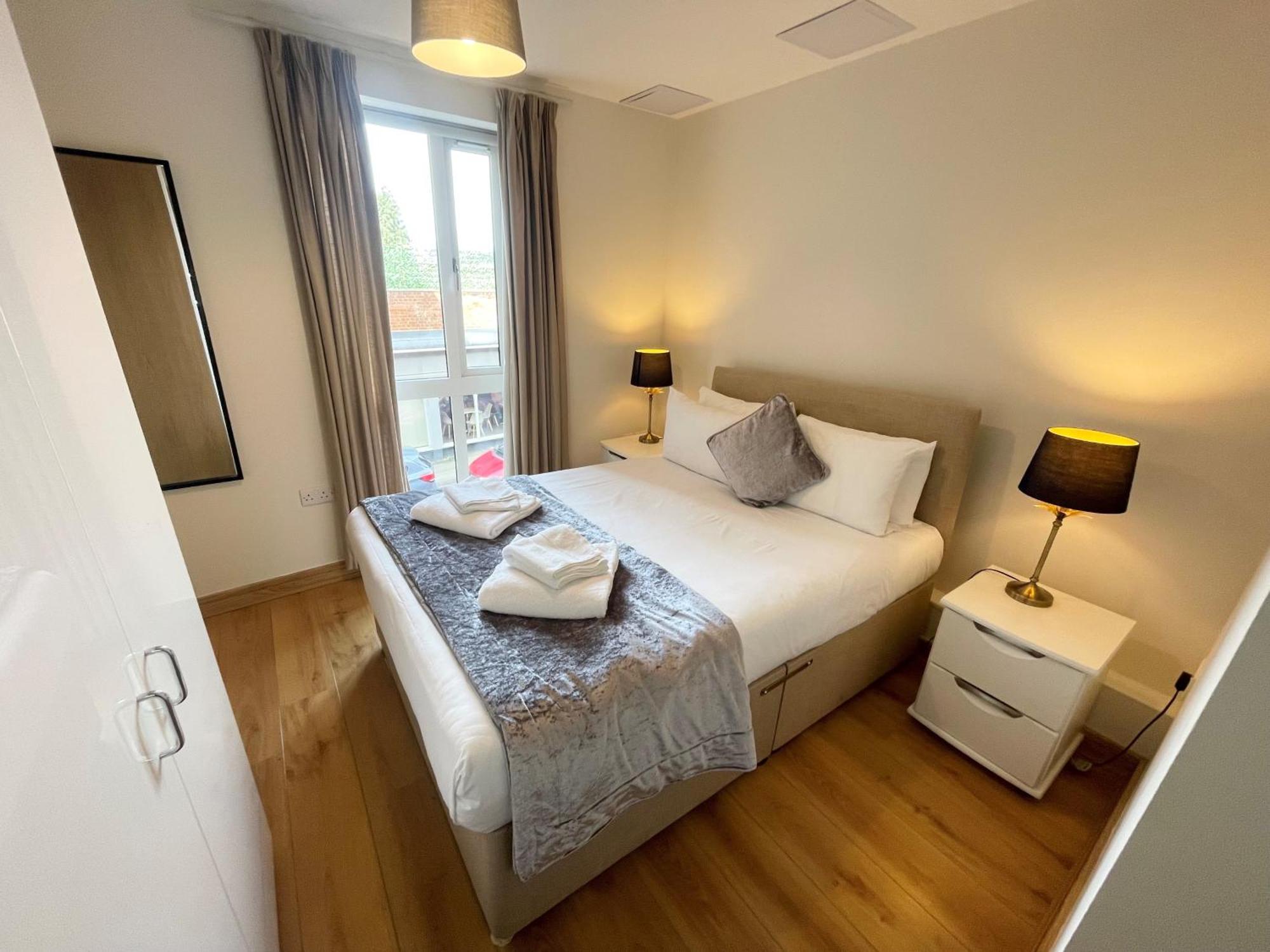 Blue Sky Apartments@Guildford Town Centre Экстерьер фото