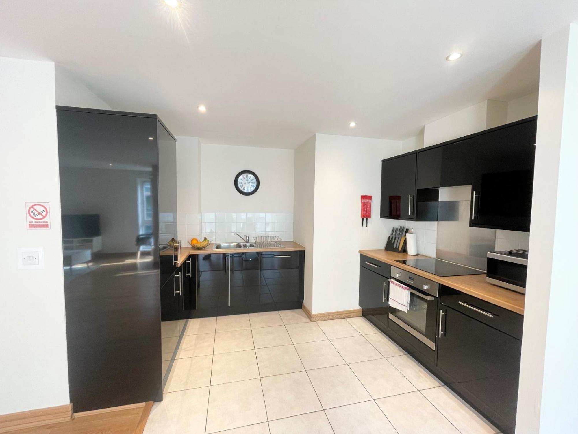 Blue Sky Apartments@Guildford Town Centre Экстерьер фото