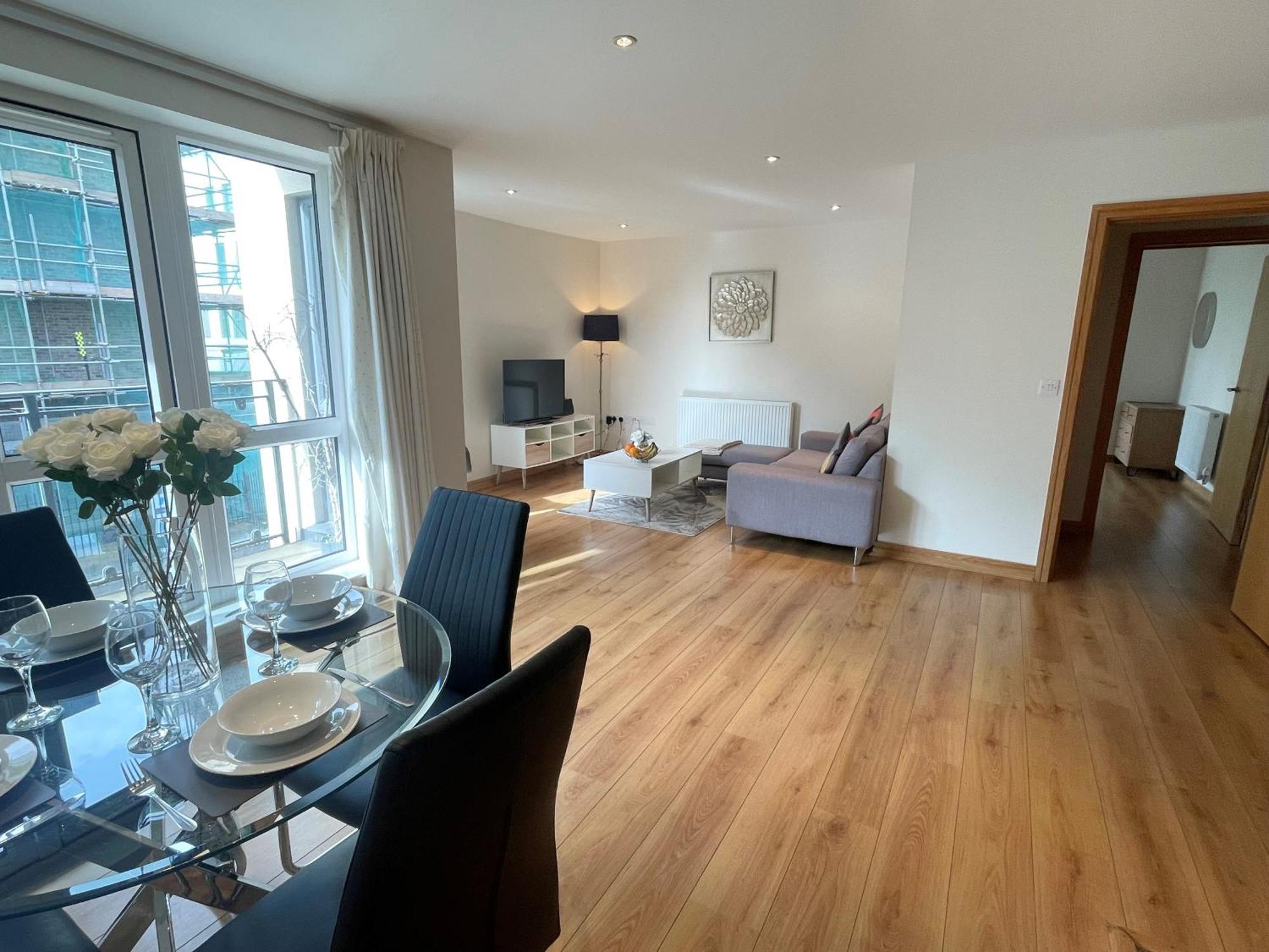 Blue Sky Apartments@Guildford Town Centre Экстерьер фото