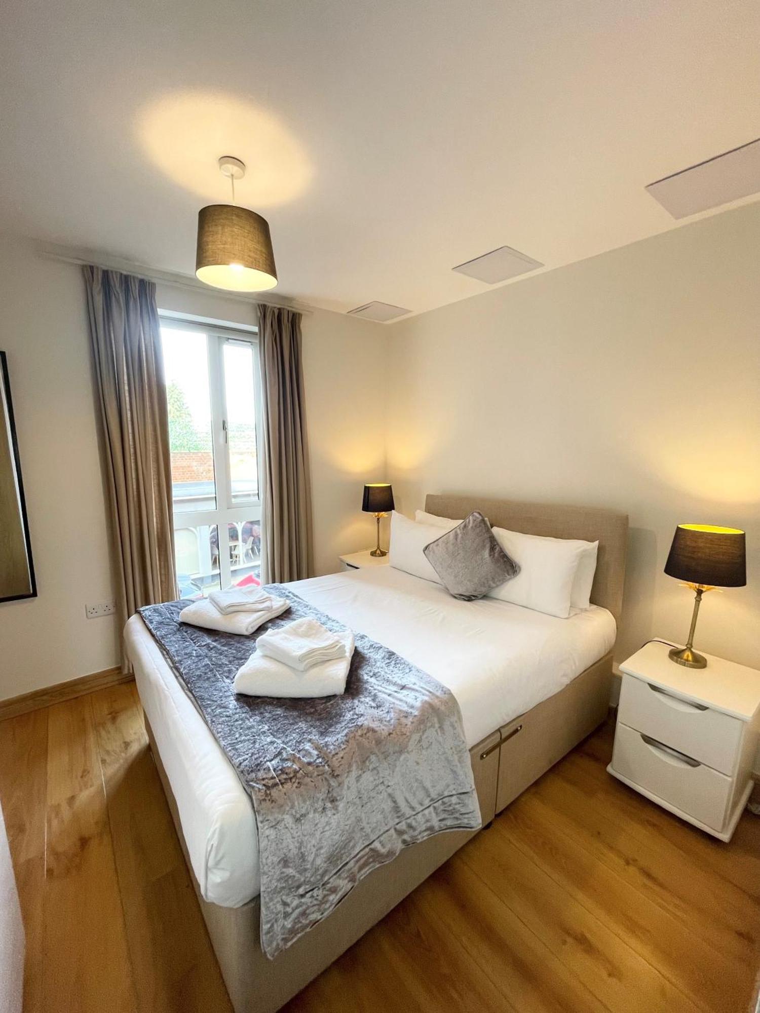 Blue Sky Apartments@Guildford Town Centre Экстерьер фото