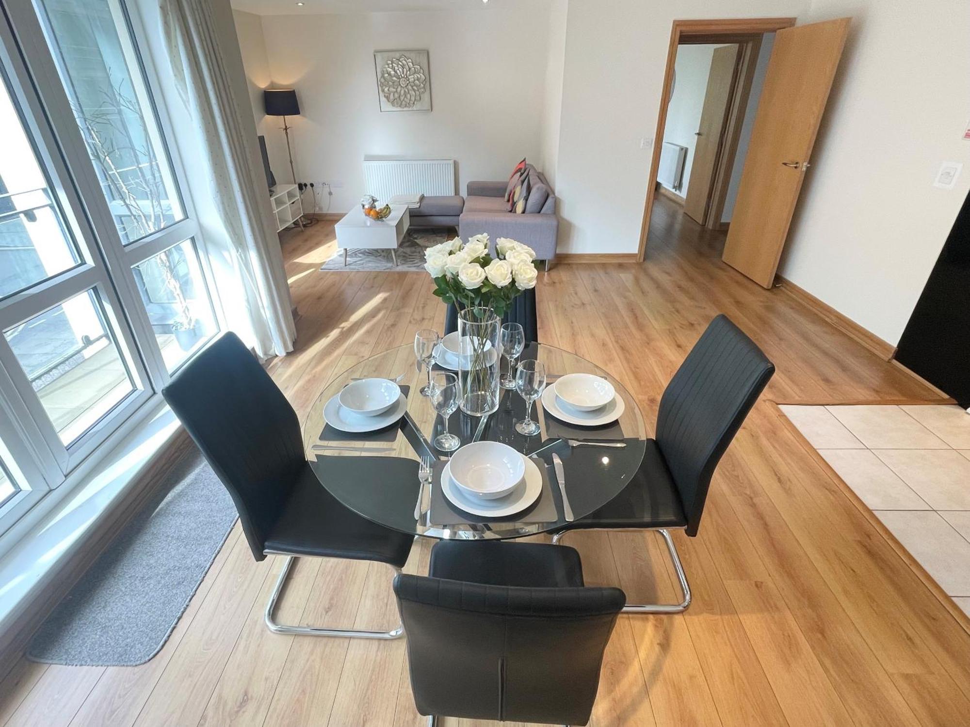 Blue Sky Apartments@Guildford Town Centre Экстерьер фото