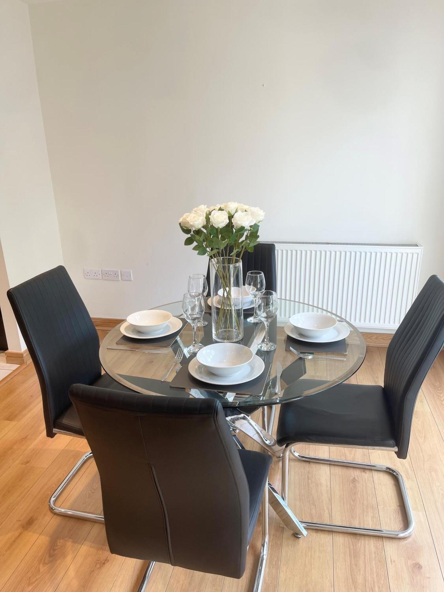 Blue Sky Apartments@Guildford Town Centre Экстерьер фото