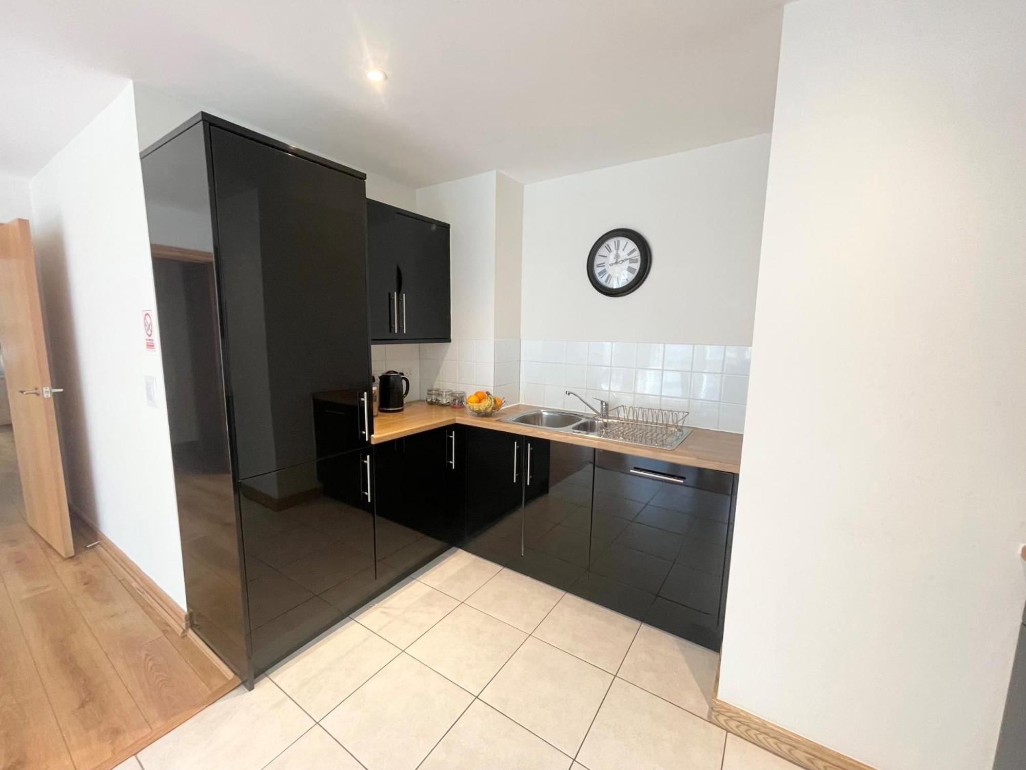 Blue Sky Apartments@Guildford Town Centre Экстерьер фото