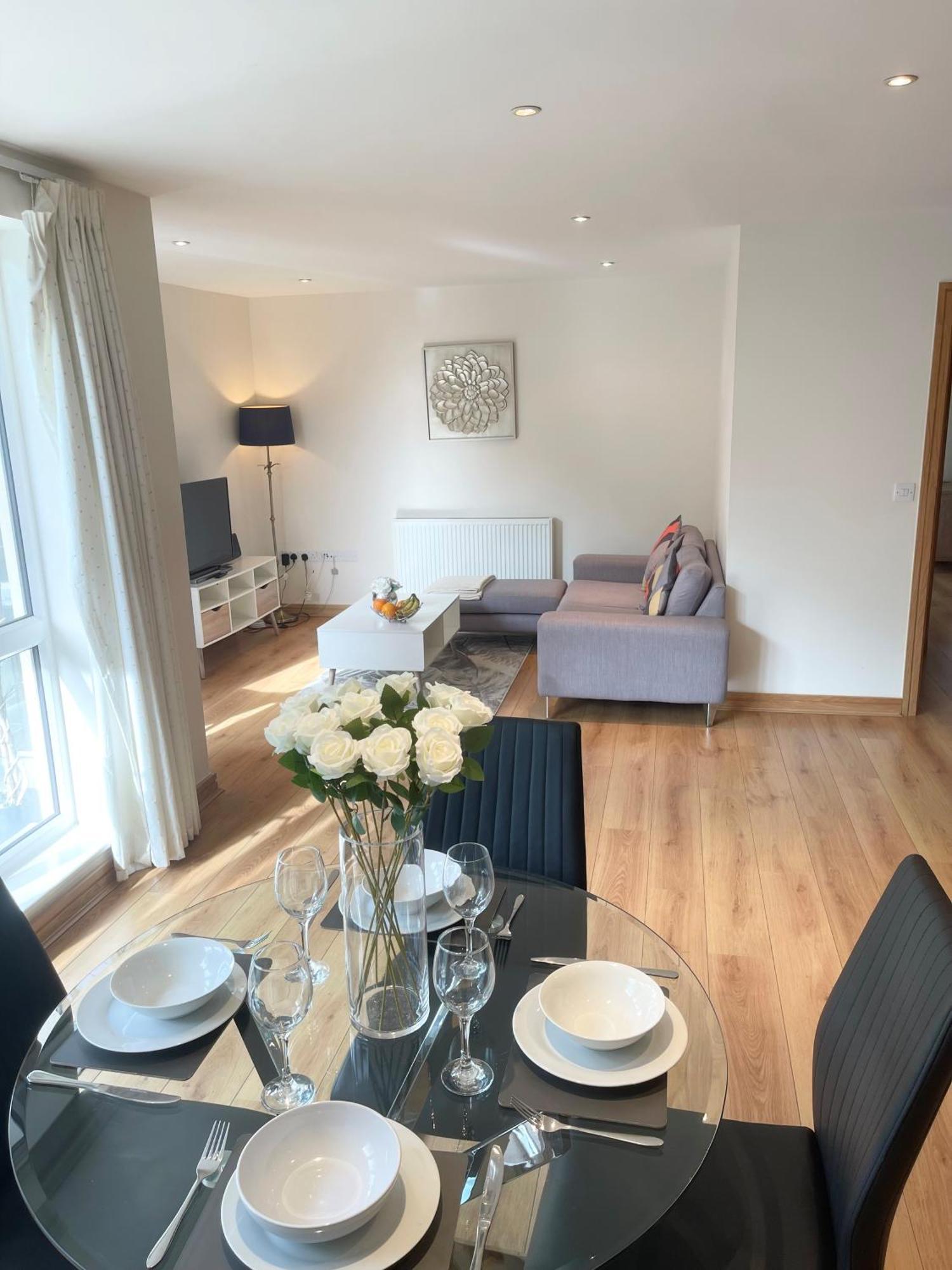 Blue Sky Apartments@Guildford Town Centre Экстерьер фото